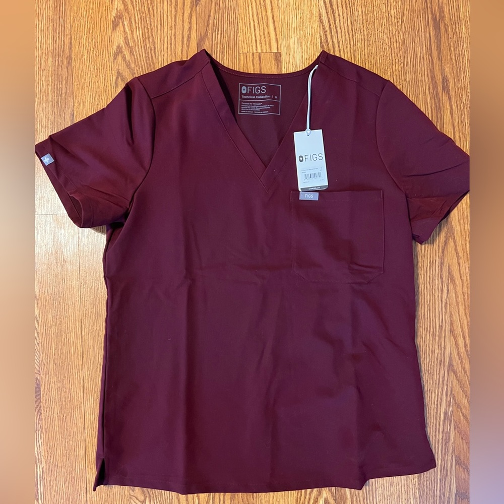 FIGS Catarina one pocket scrub top size Medium Burgundy